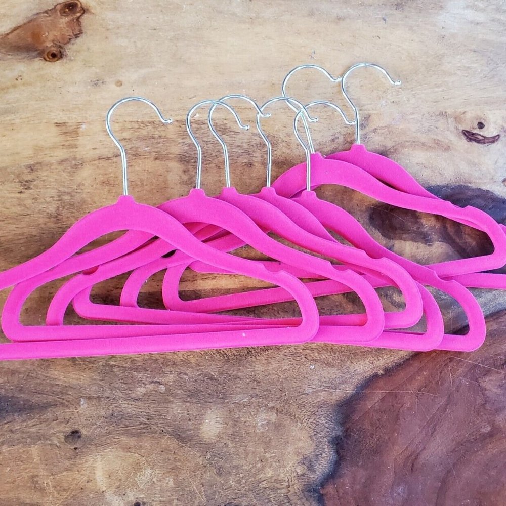 Lot of 7 JUICY COUTURE Pink Velvet Non Slip Kids Clothes Hangers 11.5" x 5"